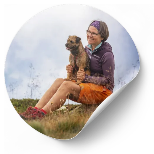 Symbolbild für Reflexion und Perspektivenwechsel. Systemisches Arbeiten hilft, Verhaltensmuster und Beziehungsdynamiken bewusster wahrzunehmen.